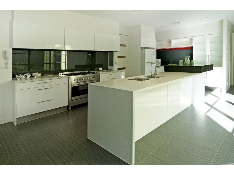 6004 The Lakes Drive, Hope Island QLD 4212