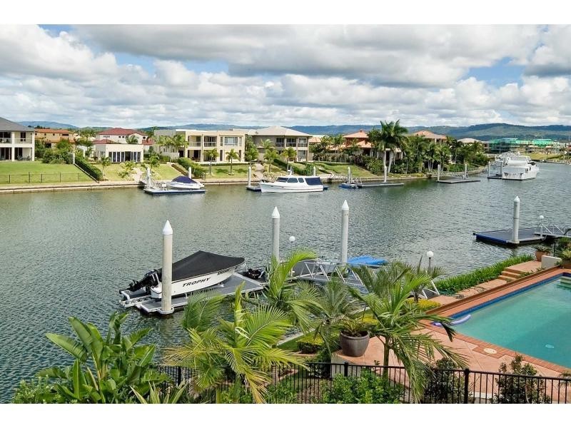 2303 Belmont Court East, Hope Island QLD 4212