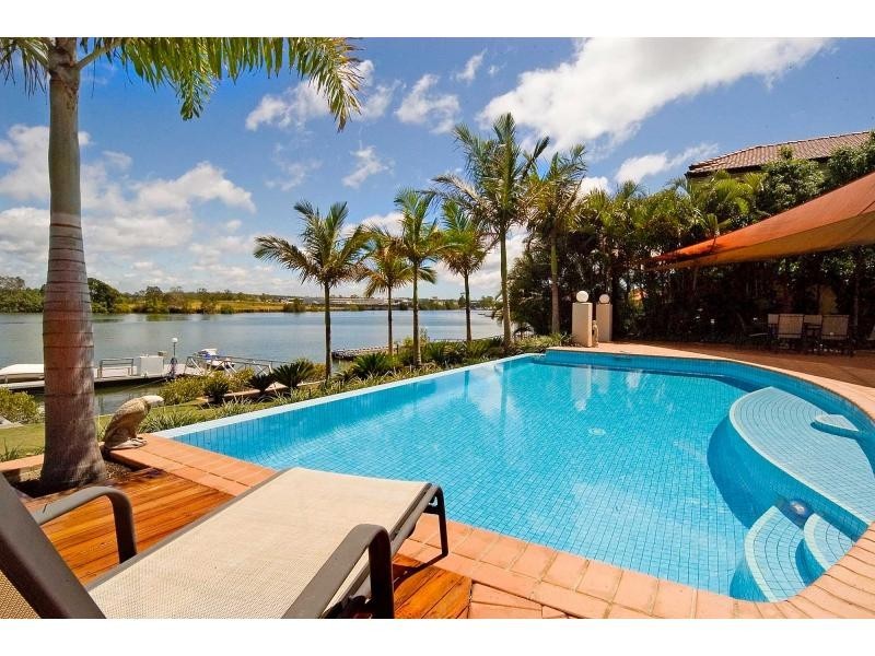 3136 Riverleigh Drive, Hope Island QLD 4212