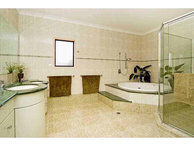 3136 Riverleigh Drive, Hope Island QLD 4212