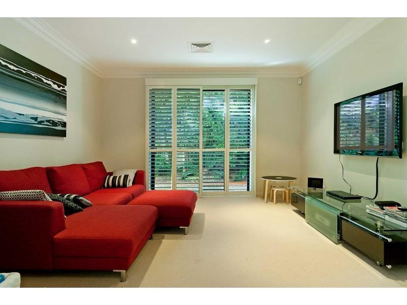 3136 Riverleigh Drive, Hope Island QLD 4212