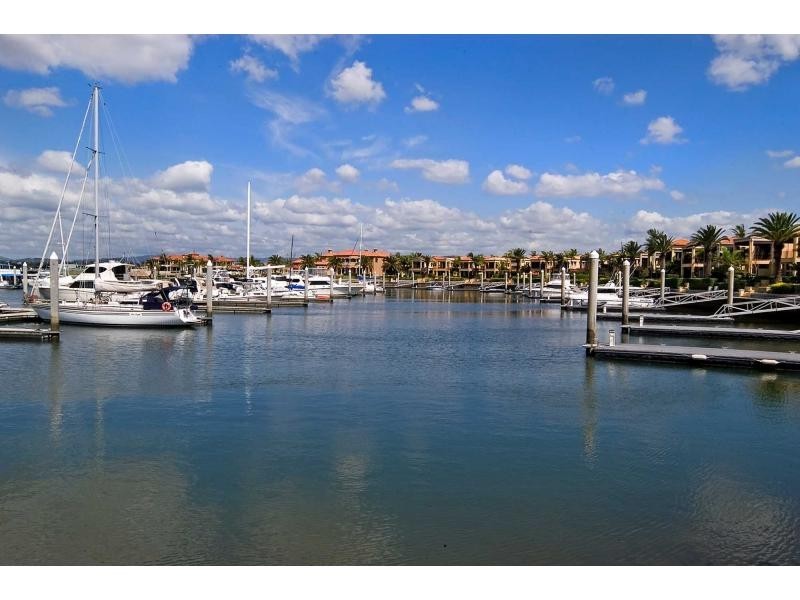 Unit 1714/2 Rialto Quay Drive, Hope Island QLD 4212