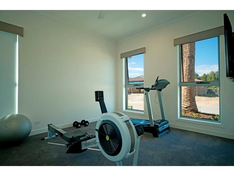 9102 Peter Senior Drive, Hope Island QLD 4212