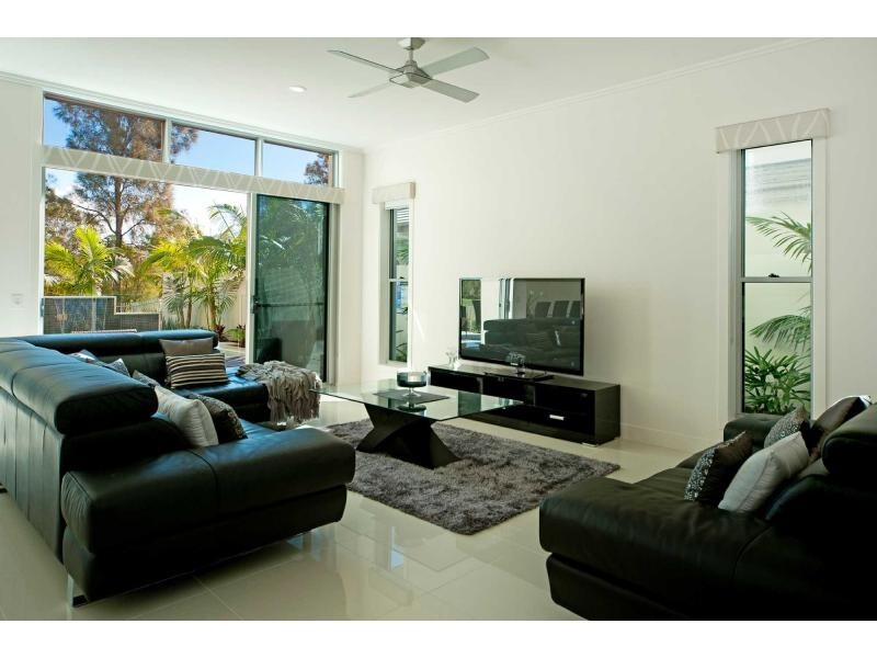 9102 Peter Senior Drive, Hope Island QLD 4212