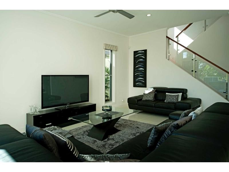 9102 Peter Senior Drive, Hope Island QLD 4212