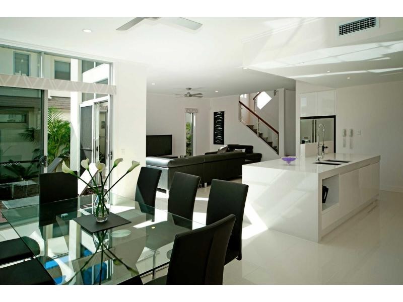 9102 Peter Senior Drive, Hope Island QLD 4212