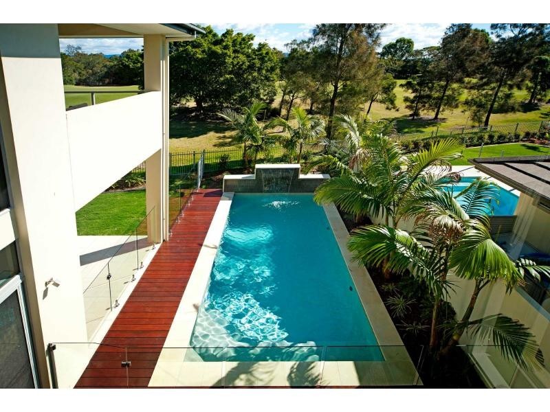 9102 Peter Senior Drive, Hope Island QLD 4212