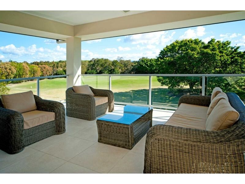 9102 Peter Senior Drive, Hope Island QLD 4212