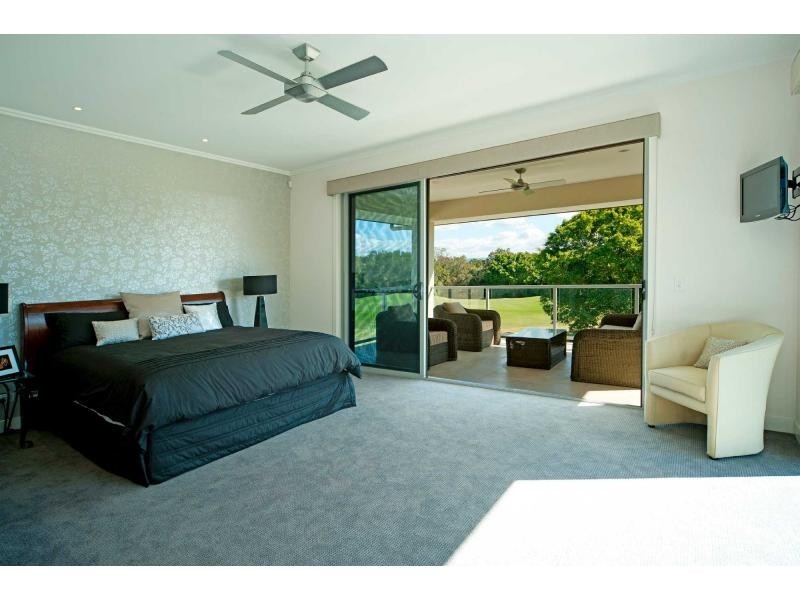 9102 Peter Senior Drive, Hope Island QLD 4212