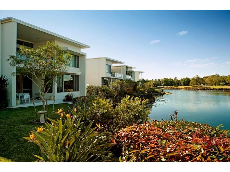 7523 Springfield Drive, Hope Island QLD 4212