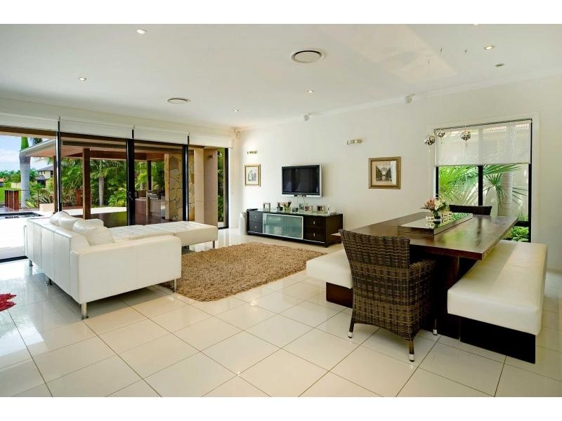 2324 Cressbrook Drive, Hope Island QLD 4212