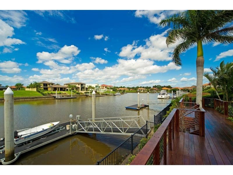 2324 Cressbrook Drive, Hope Island QLD 4212