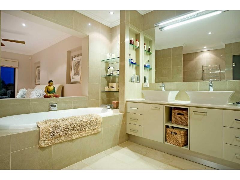 2324 Cressbrook Drive, Hope Island QLD 4212