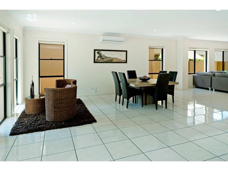 506 Oyster Cove Promenade, Hope Island QLD 4212