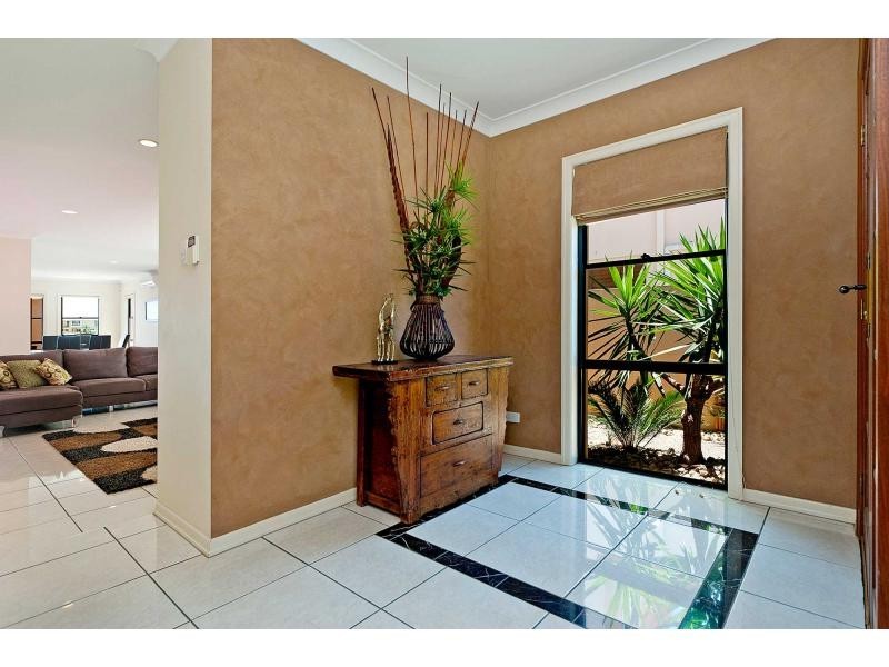 506 Oyster Cove Promenade, Hope Island QLD 4212