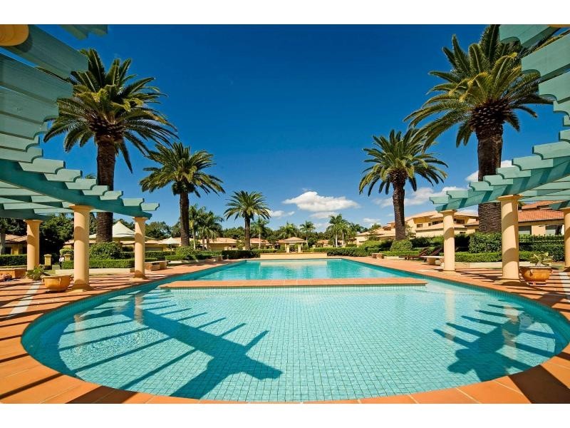 3293 Palladian Drive, Hope Island QLD 4212