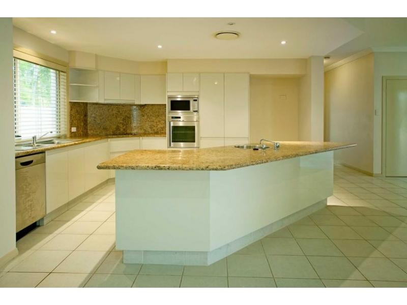 8208 Magnolia Drive West, Hope Island QLD 4212