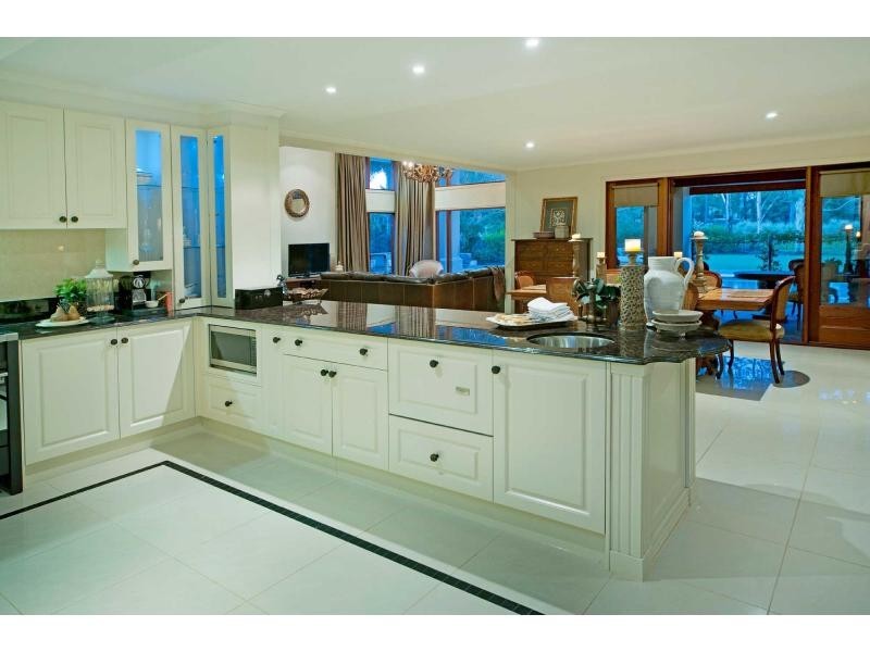 8202 Magnolia Drive West, Hope Island QLD 4212