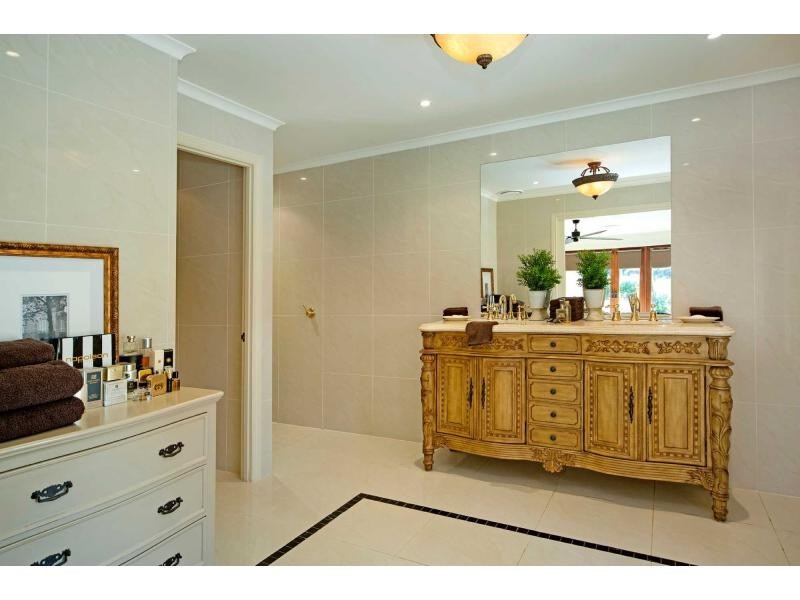 8202 Magnolia Drive West, Hope Island QLD 4212