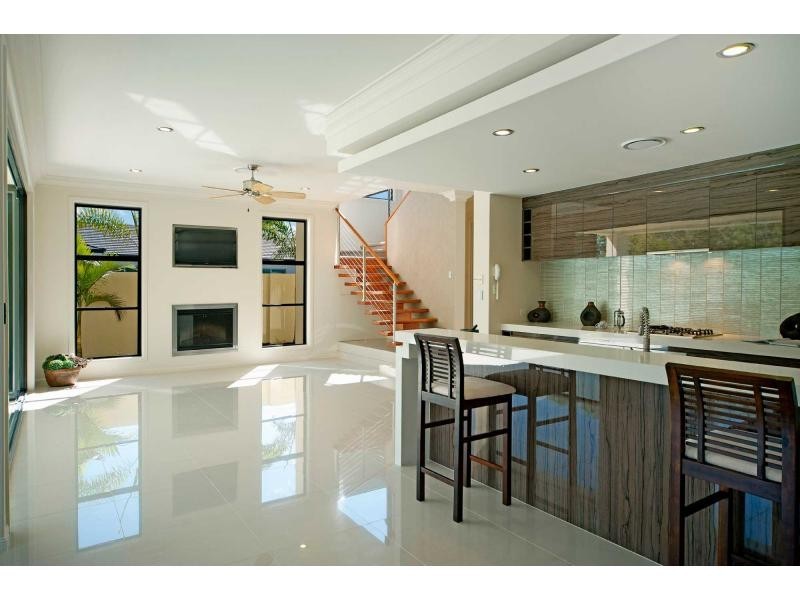 9113 Peter Senior Drive, Hope Island QLD 4212