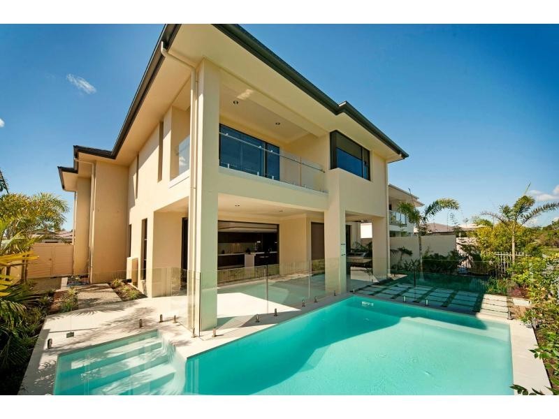 9113 Peter Senior Drive, Hope Island QLD 4212