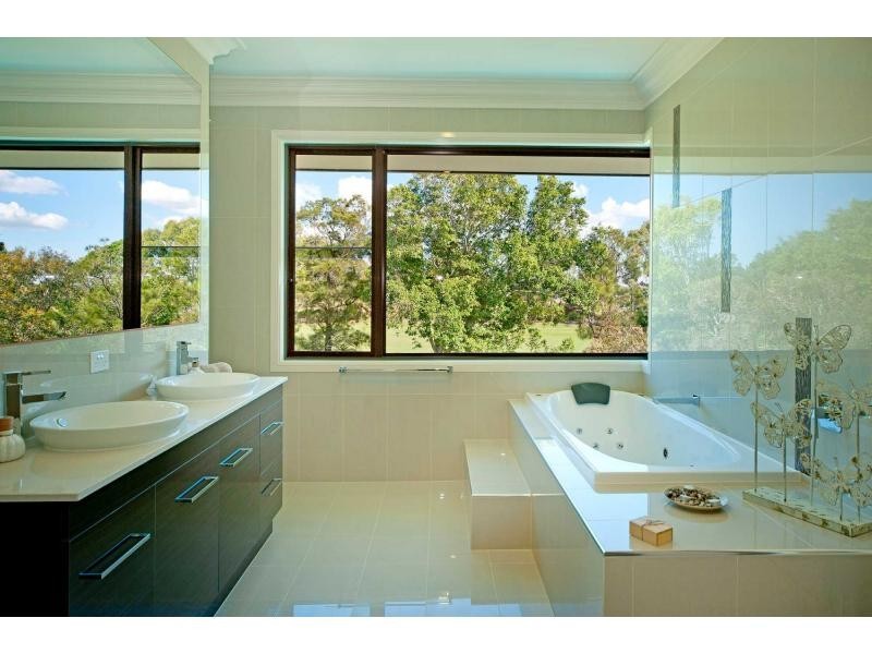 9113 Peter Senior Drive, Hope Island QLD 4212