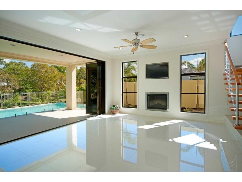 9113 Peter Senior Drive, Hope Island QLD 4212