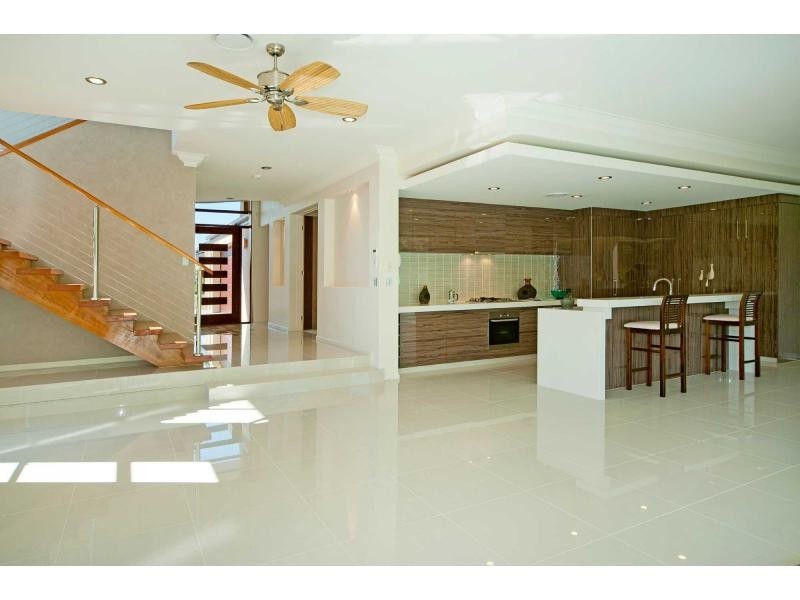 9113 Peter Senior Drive, Hope Island QLD 4212