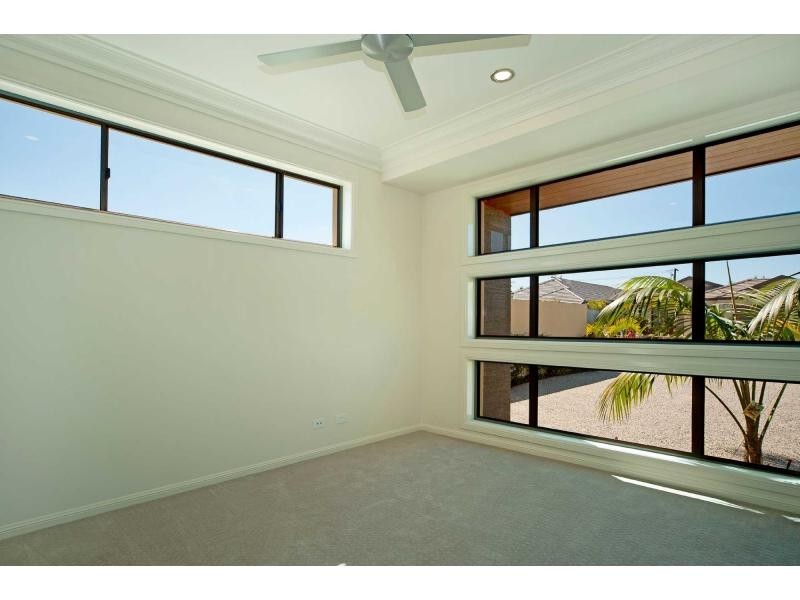 9113 Peter Senior Drive, Hope Island QLD 4212