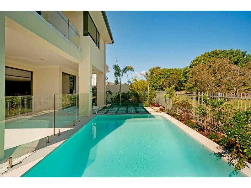 9113 Peter Senior Drive, Hope Island QLD 4212