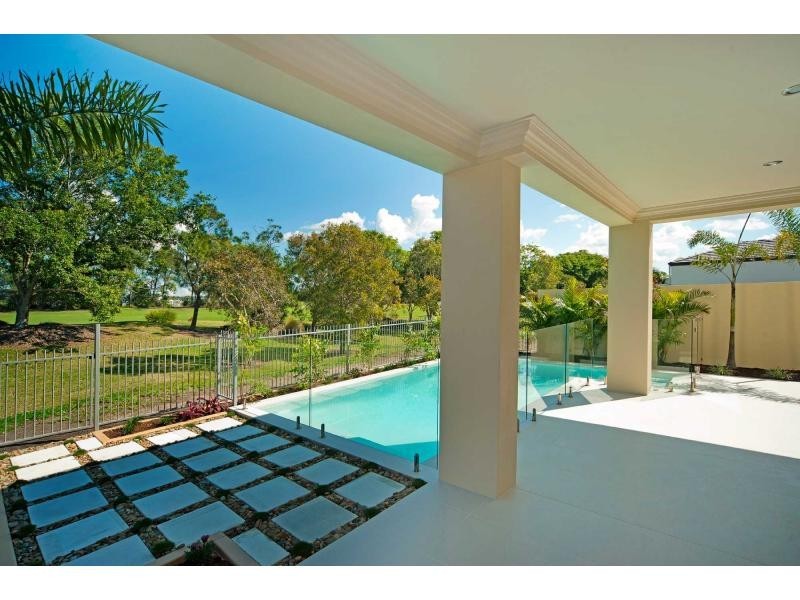 9113 Peter Senior Drive, Hope Island QLD 4212