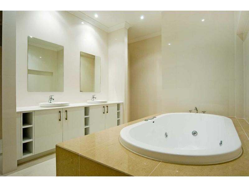 2312 Belmont Court East, Hope Island QLD 4212