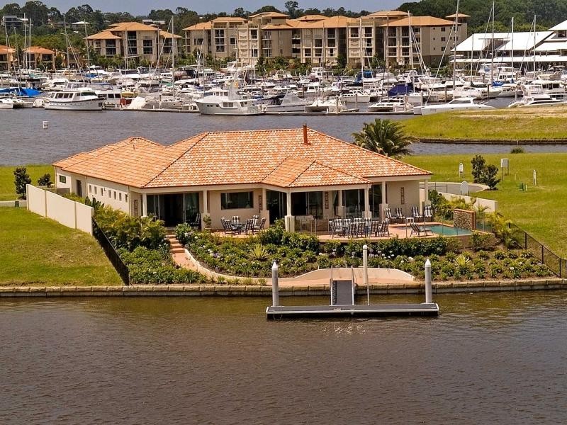 2218 Taromeo Court, Hope Island QLD 4212