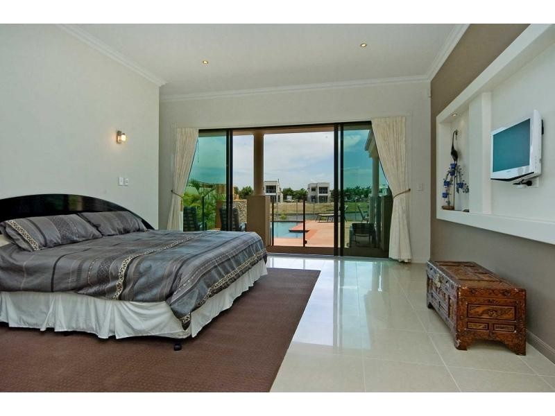 2218 Taromeo Court, Hope Island QLD 4212