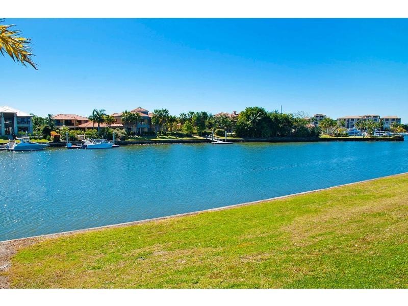 2617 Virginia Drive, Hope Island QLD 4212