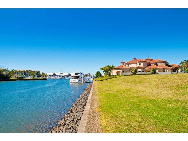 2617 Virginia Drive, Hope Island QLD 4212