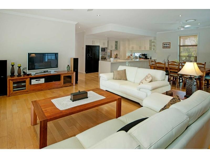 2350 Belmont Court East, Hope Island QLD 4212