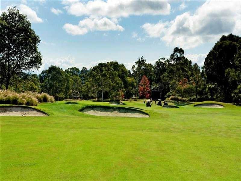 8220 Magnolia Drive West, Hope Island QLD 4212