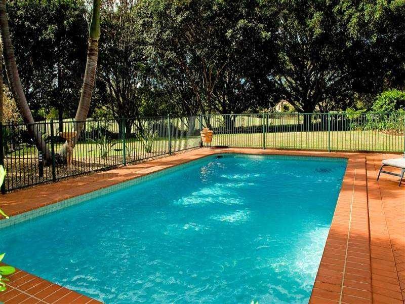 8220 Magnolia Drive West, Hope Island QLD 4212