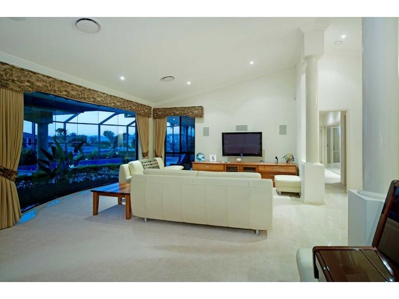 35 Prosperity Drive, Hope Island QLD 4212