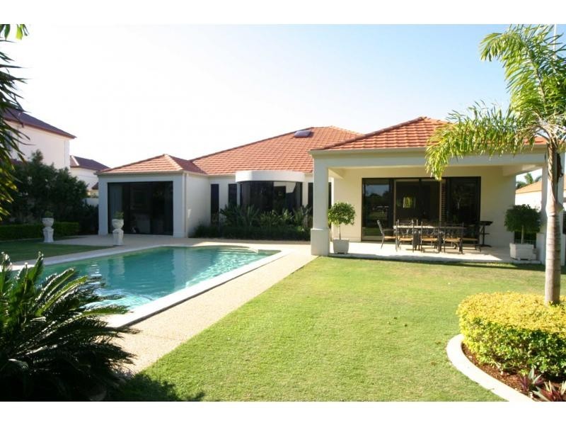 3188 Riverleigh Drive, Hope Island QLD 4212