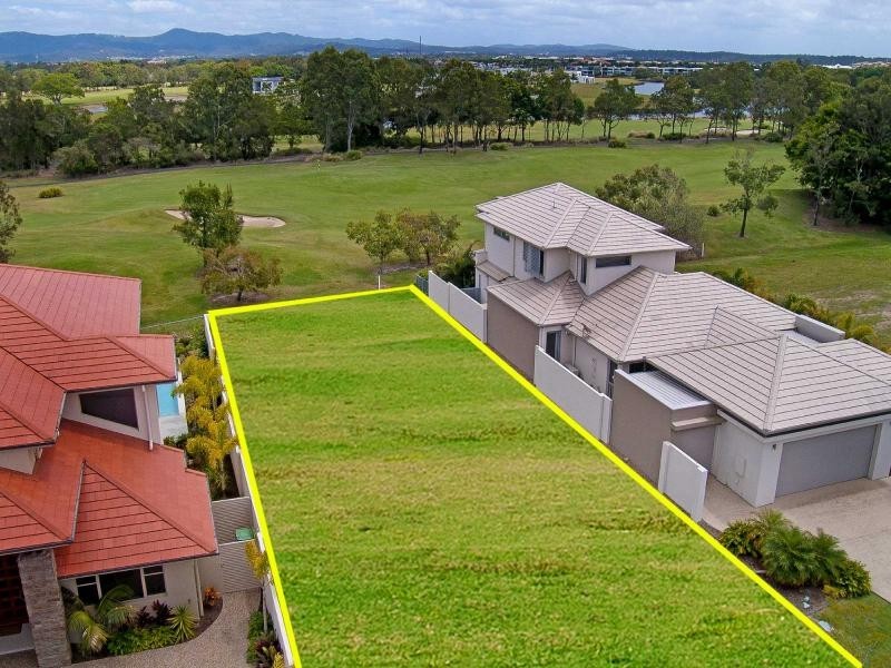9105 Peter Senior Drive, Hope Island QLD 4212