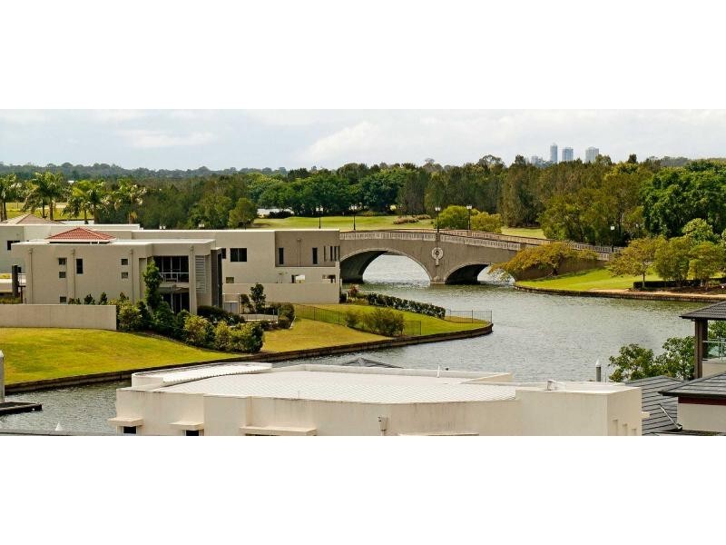 L6 Bolsena Circuit, Hope Island QLD 4212