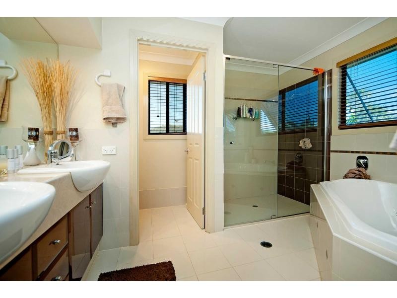 9 Calmwater Cres, Oyster Cove, Hope Island QLD 4212