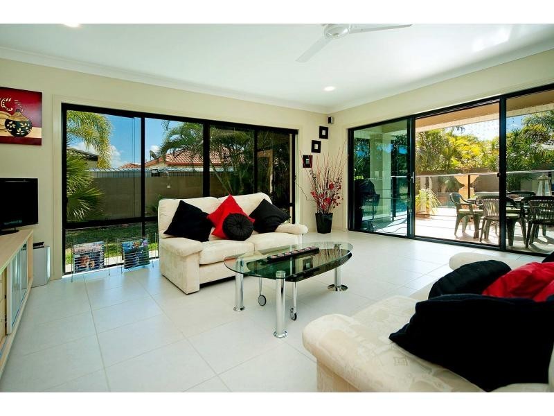 9 Calmwater Cres, Oyster Cove, Hope Island QLD 4212
