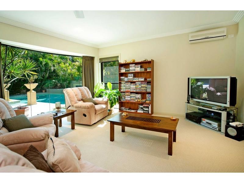 9 Calmwater Cres, Oyster Cove, Hope Island QLD 4212