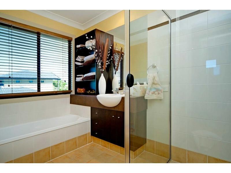 9 Calmwater Cres, Oyster Cove, Hope Island QLD 4212