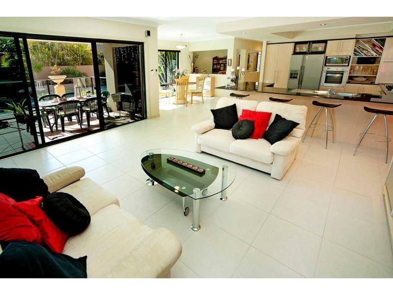 9 Calmwater Cres, Oyster Cove, Hope Island QLD 4212