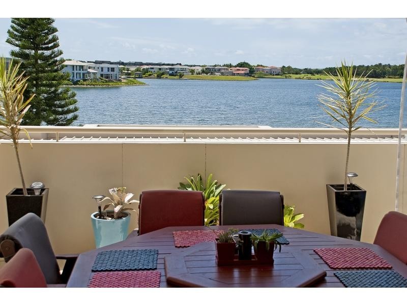 8315 Magnolia Drive East, Hope Island QLD 4212