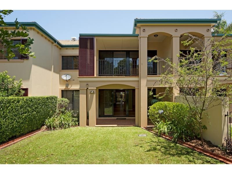 3250 Palladian Drive, Hope Island QLD 4212